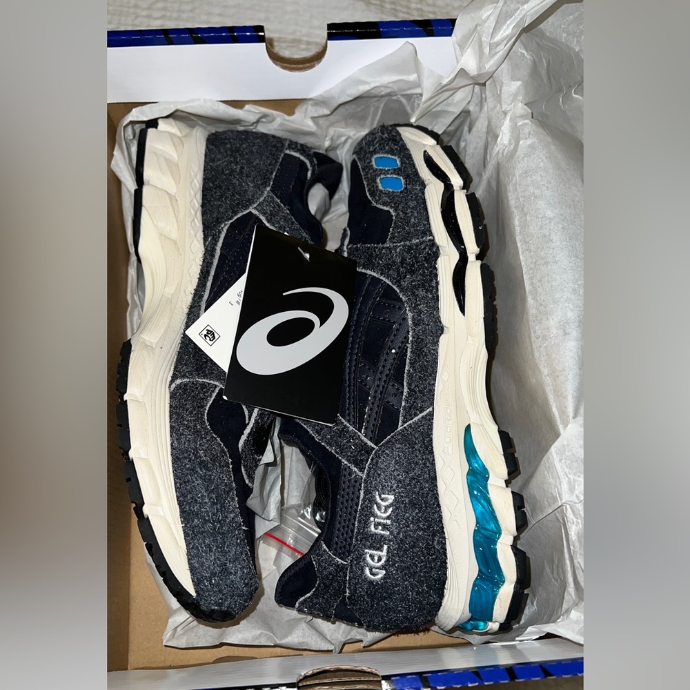 BRAND NEW!! Men’s sneakers size 7 1/2 tags attached never worn